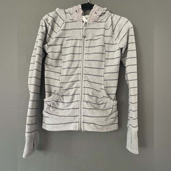 Lululemon jacket. Size 4. Gray - Picture 1 of 4